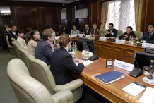 Перед началом встречи с Председателем Совета Федерации Федерального Собрания Российской Федерации С.М. Мироновым